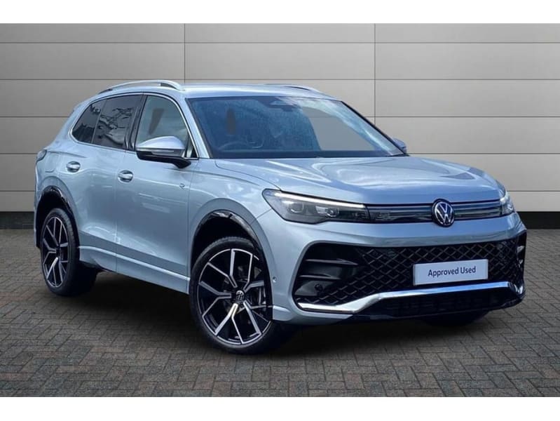 2025 Volkswagen Tiguan R-Line - Image 1