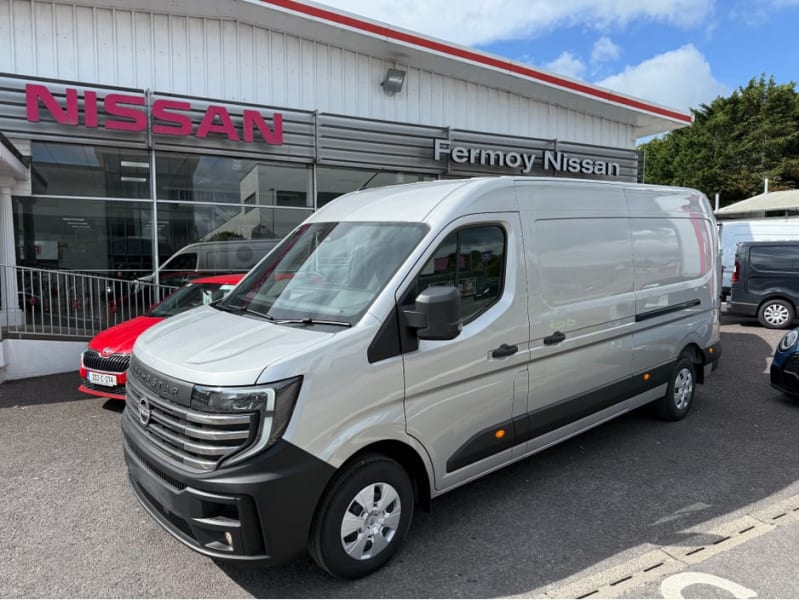 2025 Nissan Interstar L3H2 150 bhp SV Premium Hetaed Windscreen - Image 1