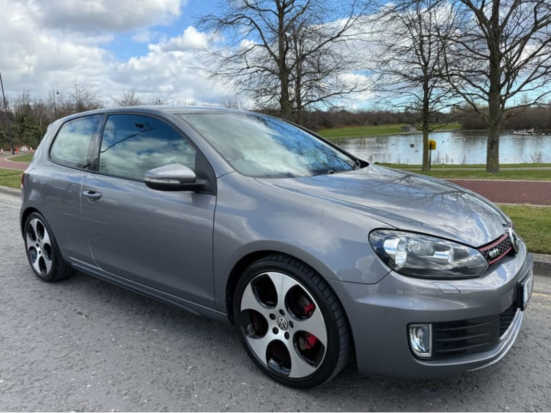 2010 Volkswagen Golf - Image 1