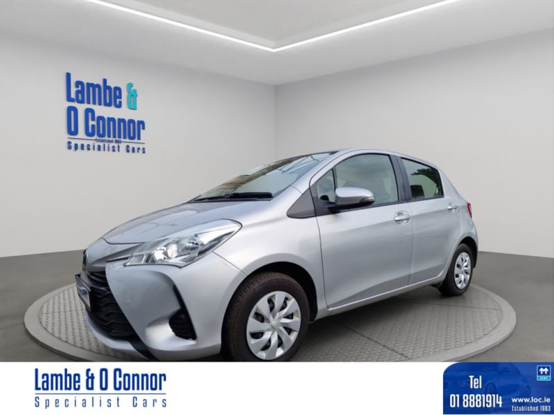 2019 Toyota Vitz 1.0 AUTOMATIC * SILVER MET * VERY LOW MILES *REVERSE CAMERA - Image 1